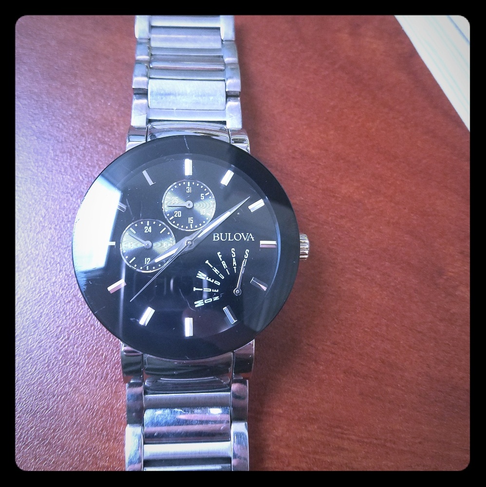 Mens bulova quartz black dial watch.-96c105
